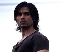 
      
      Shahid Kapoor marks 15th anniversary of 'Kaminey'
      
      