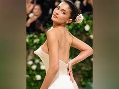 
      
      Kylie Jenner recalls battling postpartum depression
      
      
