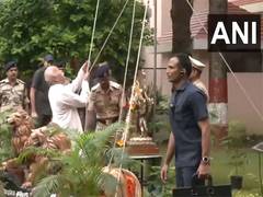 
      
      RSS chief Mohan Bhagwat hoists national flag
      
      