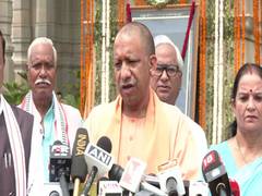 
      
      Yogi Adityanath pays floral tribute to Atal Bihari Vajpayee 
      
      