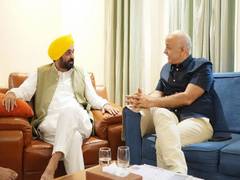 
      
      CM Bhagwant Mann meets AAP leader Manish Sisodia 
      
      