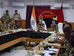 
      
      ADG BSF reviews operational preparedness at Indo-B'desh border
      
      