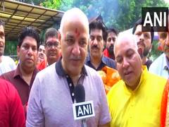 
      
      On Bail AAP leader Manish Sisodia offers prayers at Kalkaji Templ
      
      
