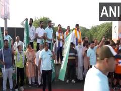 
      
      Virendraa Sachdeva participates in Run for Nation Marathon 
      
      