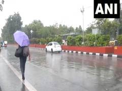 
      
      Light rain lashes parts of national capital
      
      