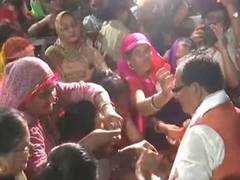 
      
      MP: Women tie Rakhi to Shivraj Singh Chouhan in Sehore
      
      