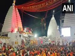 
      
      Devotees throng Baba Baidhyanath Dham  on last Monday of Sawan 
      
      