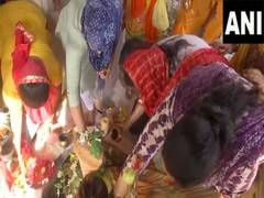 
      
      Bihar: Devotees offer prayers at Lord Shiva temple in Patna 
      
      