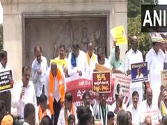 
      
      K'taka BJP holds protest against CM Siddaramaiah over MUDA scam
      
      