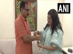 
      
      BJP MP Bansuri Swaraj ties Rakhi to Delhi BJP President
      
      