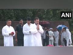 
      
      Rahul Gandhi, Mallikarjun Kharge pay tribute to Rajiv Gandhi
      
      