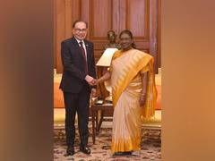 
      
      Malaysia PM Anwar Ibrahim calls on President Murmu
      
      