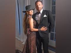 
      
      Jennifer Lopez files for divorce from Ben Affleck
      
      