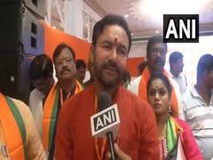 
      
      Telangana BJP chief asks Congress govt to fulfil promise on loans
      
      