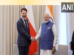 
      
      PM Modi meets Billenium CEO Gawel Lopinski
      
      