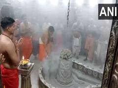 
      
      UP minister Swatantra Dev Singh offers prayers at Mahakal Temple
      
      