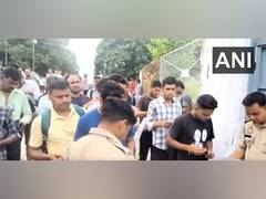 
      
      UP police constable exam: Aspirants arrive at centres on 2nd day
      
      