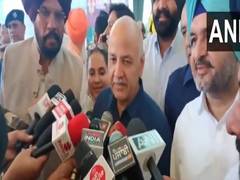 
      
      Manish Sisodia arrives in Amritsar, praises Punjab govt
      
      