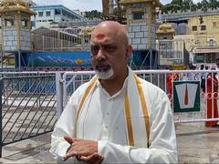 
      
      Film lyricist Ramajogayya Sastry visit Tirupati Balaji temple
      
      