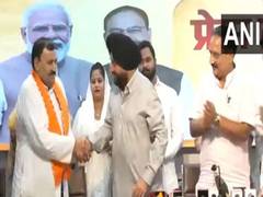 
      
      Delhi: 5 Aam Aadmi Party councillors join BJP 
      
      