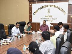
      
      Gujarat: CS holds meeting after forecast of very heavy rains 
      
      