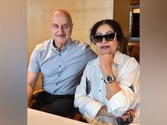 
      
      Anupam, Kirron Kher celebrate their 39th anniversary
      
      