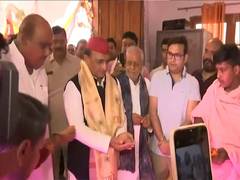 
      
      SP Chief Akhilesh Yadav offers prayer at Radha Krishna temple
      
      