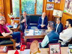 
      
      US diplomats meet Omar Abdullah
      
      