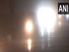 
      
      Rain lashes parts of Delhi
      
      
