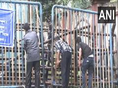 
      
      Civic workers greasing gates of Fort William at Hastings potentia
      
      
