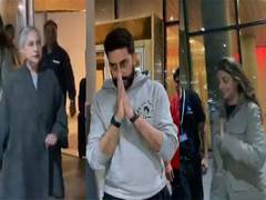 
      
      Abhishek Bachchan, Jaya spotted at Mumbai airport
      
      