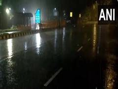 
      
      Rain lashes parts of Delhi
      
      