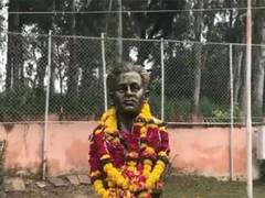 
      
      Ashok Kumar unveils Dyan Chand's statue on National Sports Day
      
      