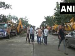 
      
      350 sanitation workers reach Vadodara for clean flooded areas 
      
      