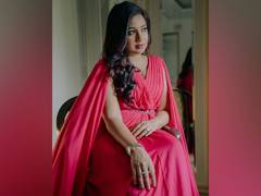 
      
      Doctor rape-murder: Shreya Ghoshal postpones Kolkata concert
      
      