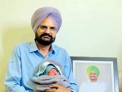 
      
      Scuffle amongst guards in Moosewala father's security, 1 hurt
      
      