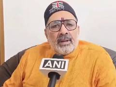 
      
      Bihar: Man tries to attack Giriraj Singh during Begusarai event
      
      