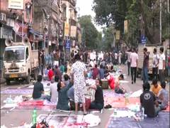 
      
      Kolkata junior doctors continue their protest in Lalbazaar
      
      