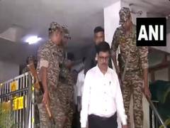 
      
      B R Singh Hospital doctors conduct medical test of former princip
      
      