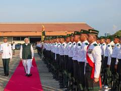 
      
      PM Modi accorded ceremonial welcome in Brunei
      
      