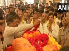 
      
      People pay tribute to MP CM’s father on his demise
      
      