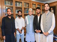 
      
      Kashmir University Students push for union revival with LG Sinha
      
      