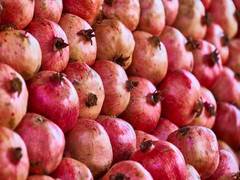 
      
      APEDA delivers first consignment of Indian Pomegranates from Mumb
      
      