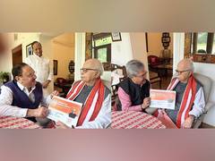 
      
      JP Nadda hands over BJP membership certificate to LK Advani
      
      