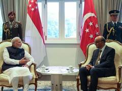 
      
      PM Modi meets Singapore Prez Tharman Shanmugaratnam
      
      