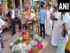 
      
      Tamil Nadu: People throng markets on Ganesh Chaturthi
      
      