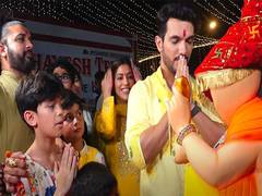 
      
      Arjun Bijlani brings home Bappa with dhol-nagadas
      
      