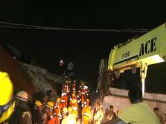 
      
      UP: 28 people rescued in Lucknow building collapse; death toll 4
      
      