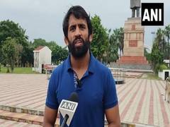 
      
      Bajrang Punia extends support to Vinesh Phogat
      
      