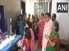 
      
      Nitin Gadkari celebrates Ganesh Chaturthi with family 
      
      